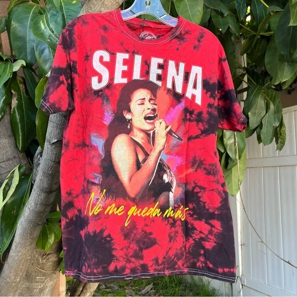 Selena No Me Queda Mas Short Tie Dye Red and Black Graphic T-Shirt. - Picture 2 of 6